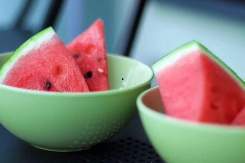 吃瓜吃晚了怎么说英语,Missed the Buzz: How to Express 'Eating Watermelons Too Late' in English